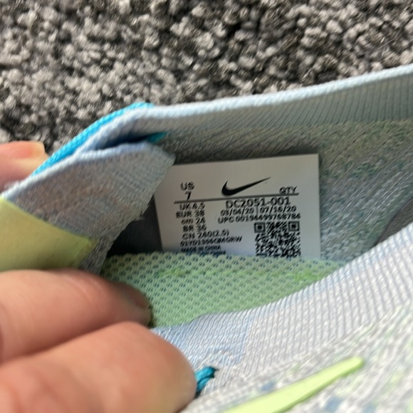 Nike air vapormax athletic shoes size 7 - Picture 8 of 9